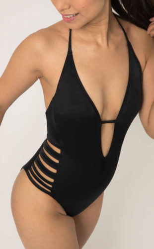 Czarny seksowny kostium kąpielowy z rozcięciami i wiązaniem na szyi