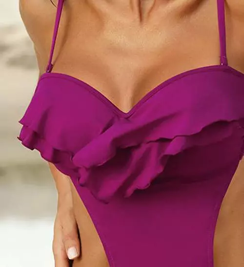 Purpurowy jednoczęściowy kostium kąpielowy z falbanką na piersi